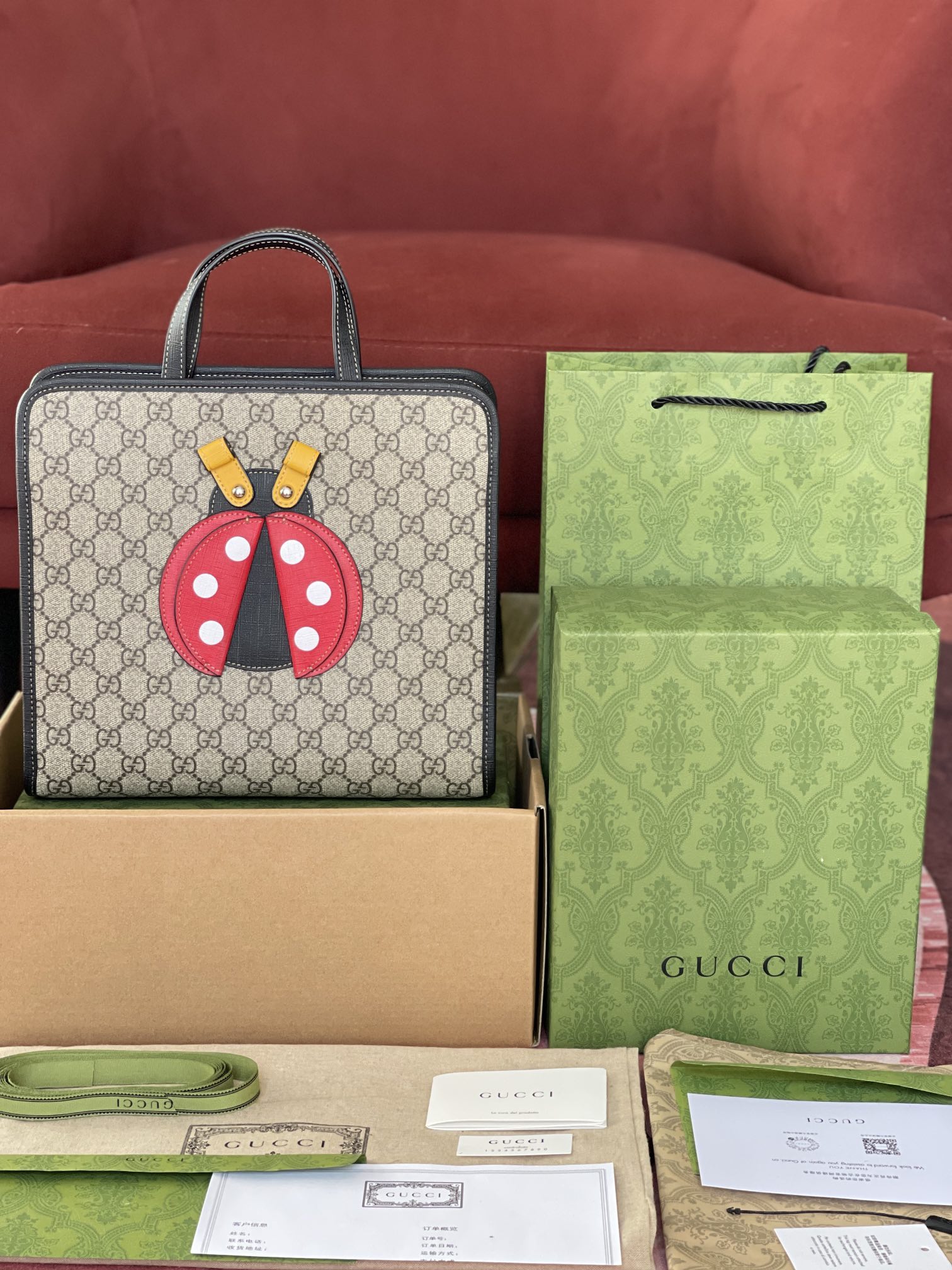 Gucci Supreme  帆布儿童包 瓢虫系列 最高版本 型号：664083 尺寸：28.5*25*11cm 附带️全套最新绿色系列环保包装