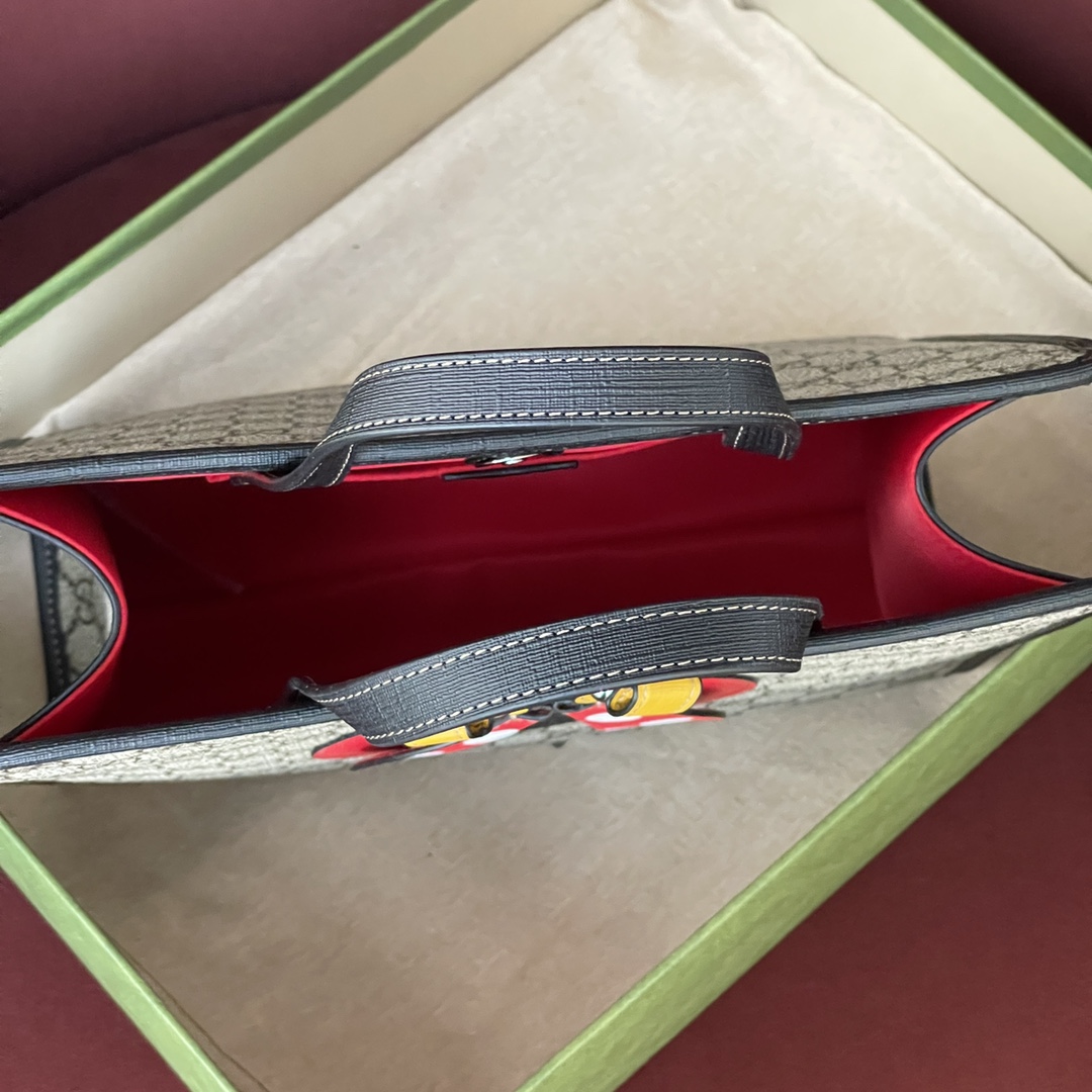 Gucci Supreme  帆布儿童包 瓢虫系列 最高版本 型号：664083 尺寸：28.5*25*11cm 附带️全套最新绿色系列环保包装