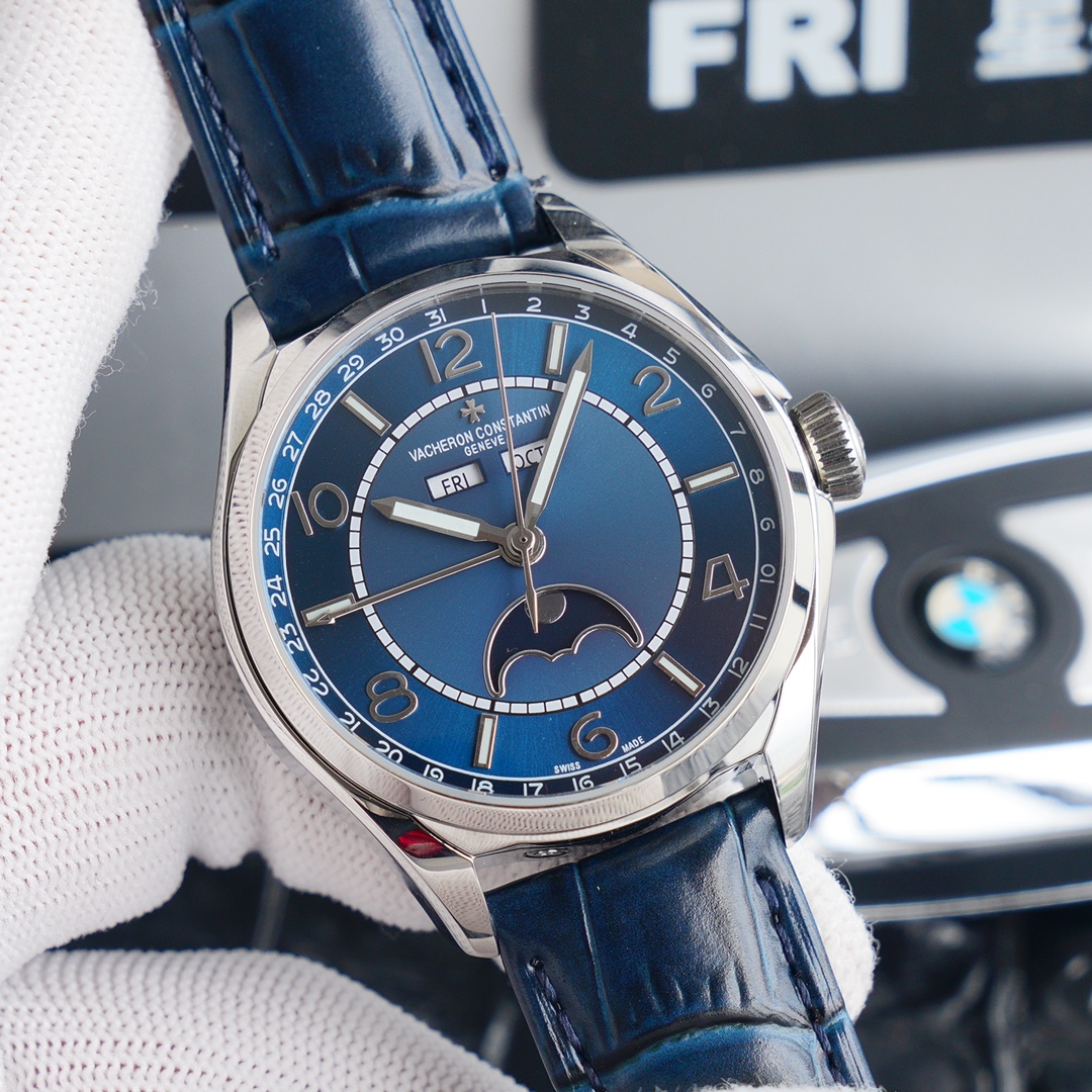 《升级v5版》江诗丹顿伍陆之型月相腕表全面升级，参考编号：4000E / 000A-B439（白钢），4000E / 000R-B438（玫瑰金）直径：40mm，厚度：12.6毫米，316精钢圆形表壳，45度倒角凸显出流畅线条，嵌入式表冠沿袭1965腕表经典特色，镌刻马耳他LOGO图样，凸显品牌独特的美学魅力，旭日形外圈，乳白色中心和经典海之蓝字面，阿拉伯数字与夜光涂层时标，完美配合，突显精致气质，6字月相显示由蓝色夜空和18k玫瑰金质组成，和时标相映成趣，让你随时随地欣赏月色，搭载2460QCL/1全新