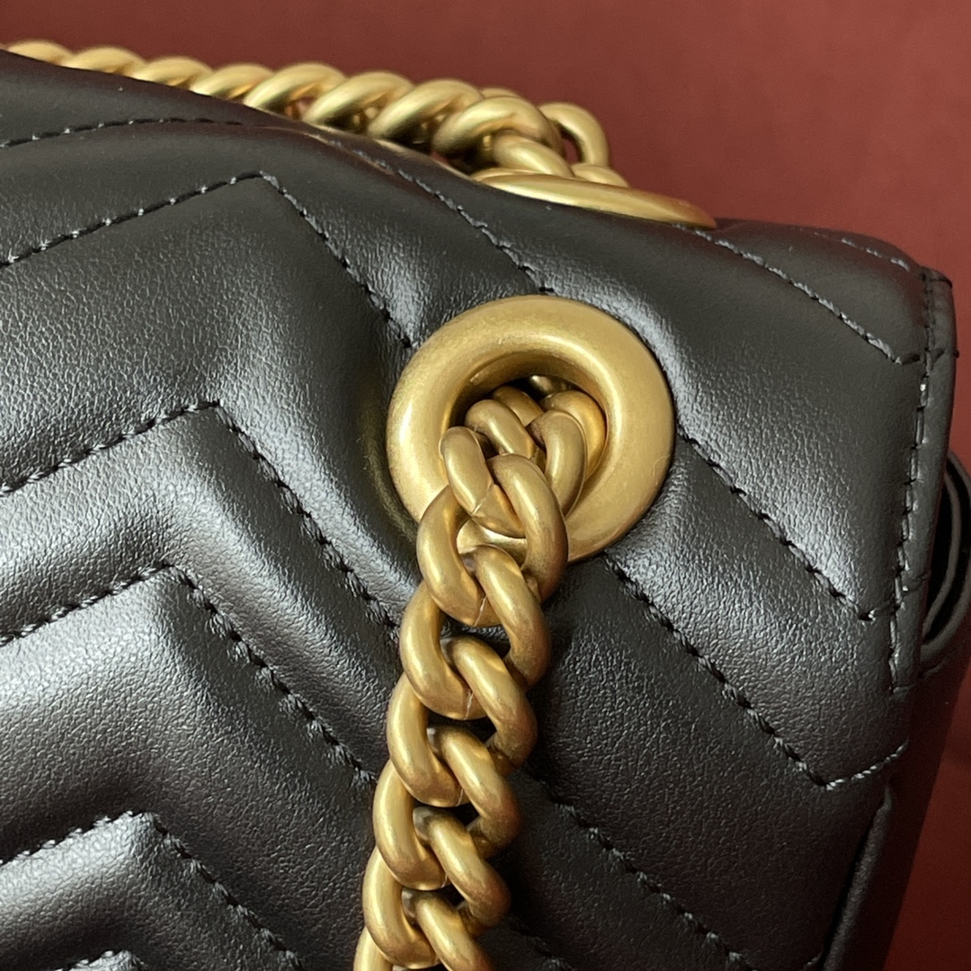 GG Marmont 最高版本 古铜五金 原厂皮  型号：443497  尺寸：26-15-7可滑动的链条肩带有多种背法，可肩背可手提 简约且精致，经典不过时