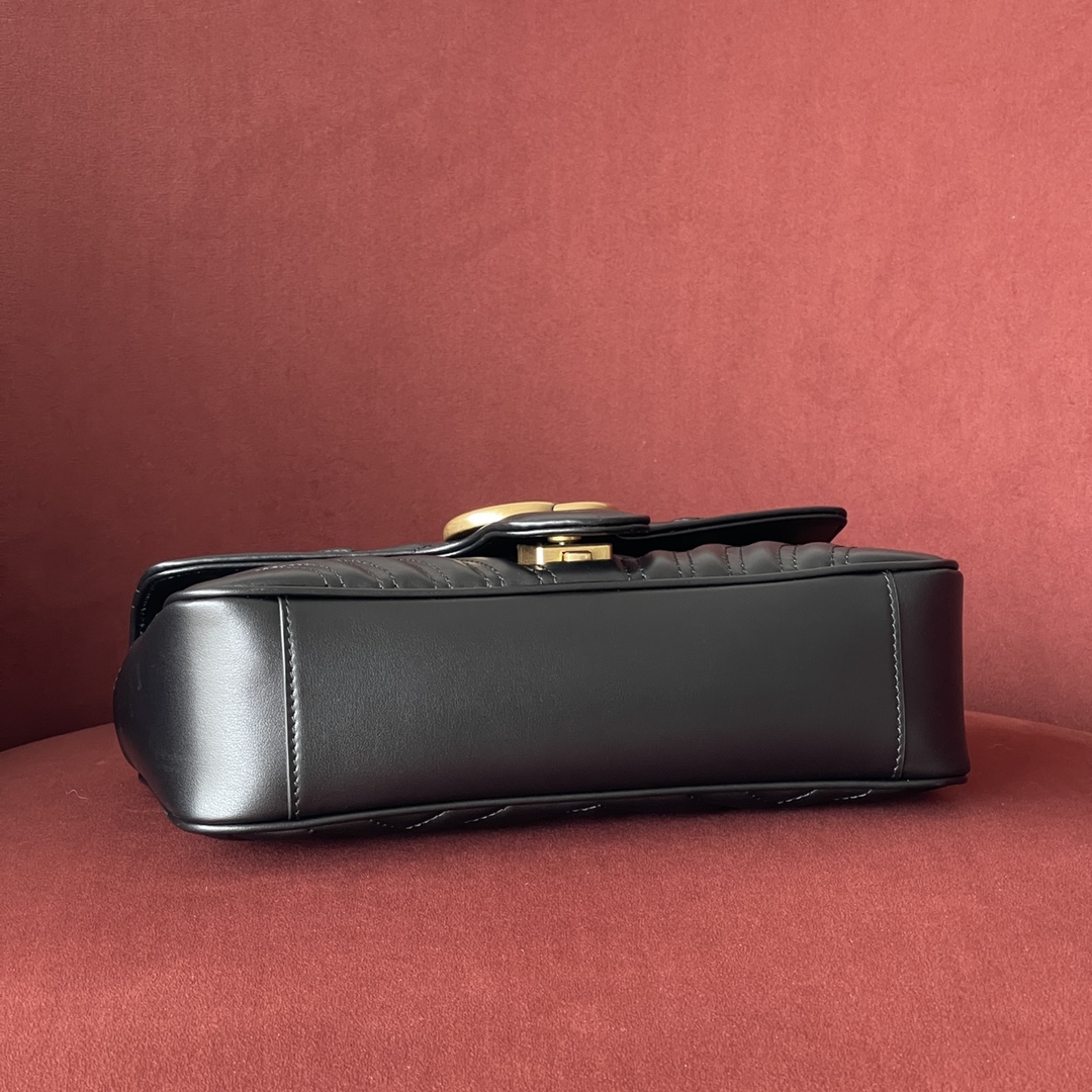 GG Marmont 最高版本 古铜五金 原厂皮  型号：443497  尺寸：26-15-7可滑动的链条肩带有多种背法，可肩背可手提 简约且精致，经典不过时