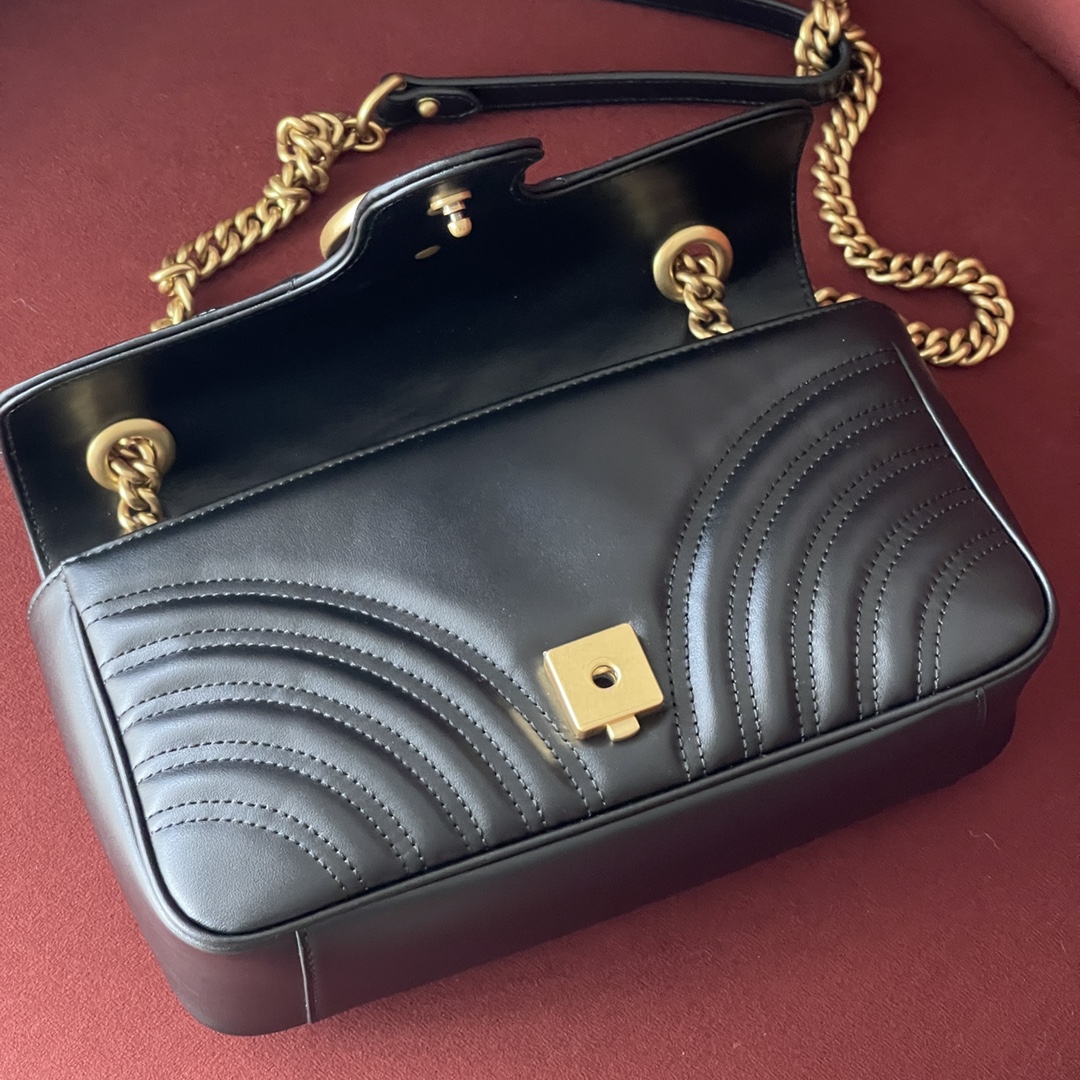 GG Marmont 最高版本 古铜五金 原厂皮  型号：443497  尺寸：26-15-7可滑动的链条肩带有多种背法，可肩背可手提 简约且精致，经典不过时