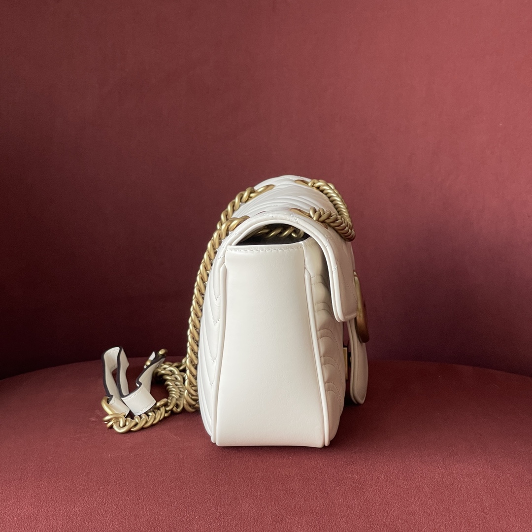 GG Marmont 最高版本 古铜五金 原厂皮  型号：443497  尺寸：26-15-7可滑动的链条肩带有多种背法，可肩背可手提 简约且精致，经典不过时