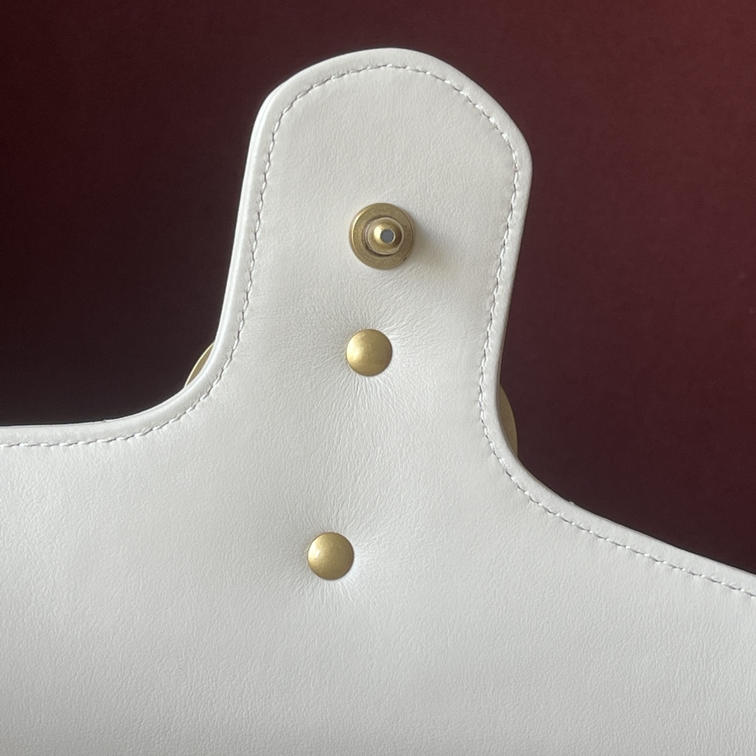 GG Marmont 最高版本 古铜五金 原厂皮  型号：443497  尺寸：26-15-7可滑动的链条肩带有多种背法，可肩背可手提 简约且精致，经典不过时