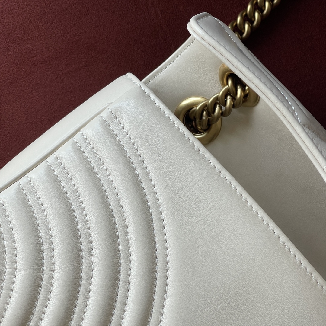 GG Marmont 最高版本 古铜五金 原厂皮  型号：443497  尺寸：26-15-7可滑动的链条肩带有多种背法，可肩背可手提 简约且精致，经典不过时