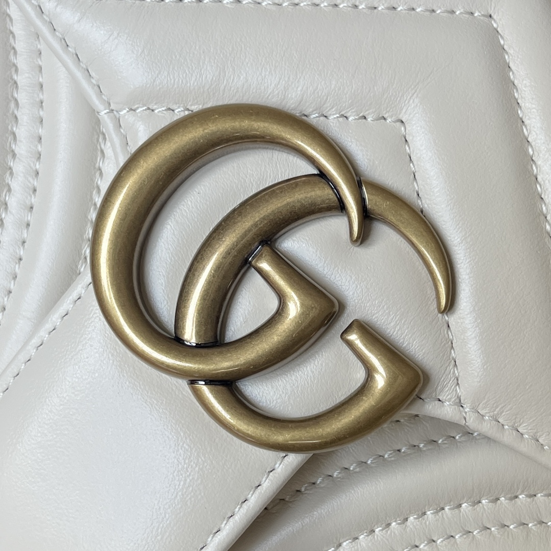 GG Marmont 最高版本 古铜五金 原厂皮  型号：443497  尺寸：26-15-7可滑动的链条肩带有多种背法，可肩背可手提 简约且精致，经典不过时