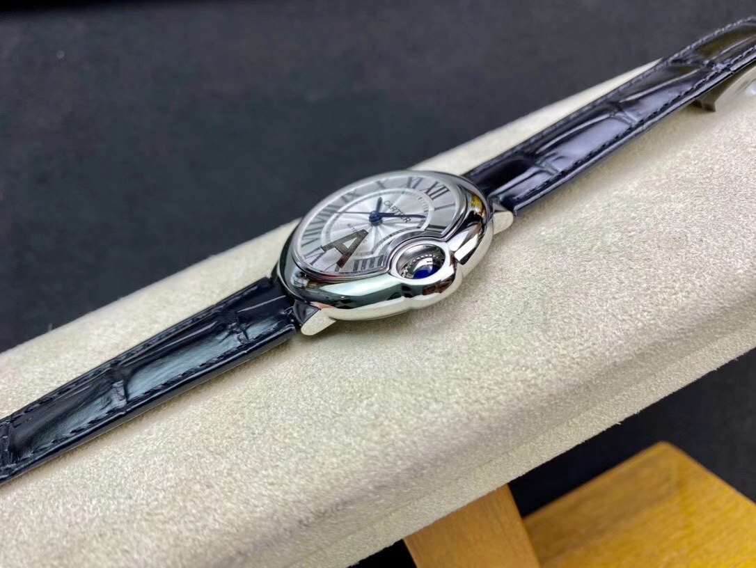  Blue Balloon 33MM Perfect Replica V8 Edition Stainless Steel - Sunburst Dial, Sword-Shaped Steel Blue Hands, Fully Automatic Mechanical Movement, 33mm