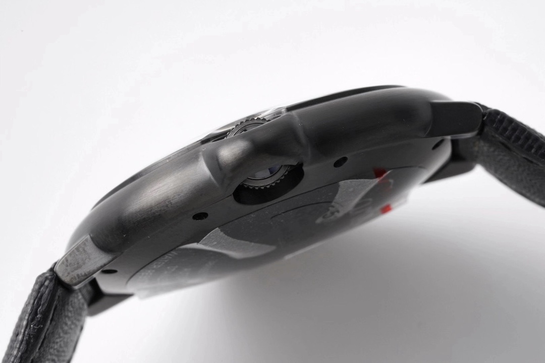 42mm Blue Balloon WSBB0015 Men's Watch Collection! The upgraded 2824 movement series arrives with a bang! 1. Case Construction: Swiss-grade precision finishing! PVD carbon-coated stainless steel case! Genuine blue spinel crown! Unrivalled curvature and cr