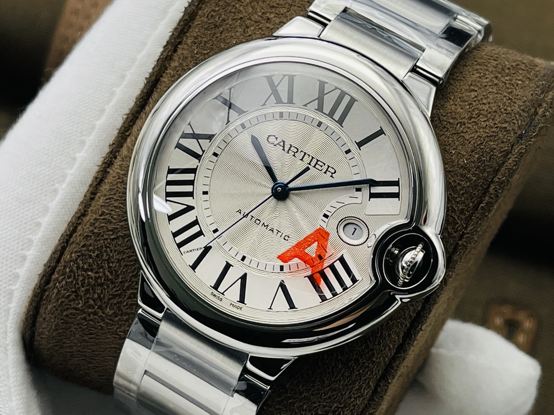 【V6 Factory】力作 市场最高版本 最高复刻 卡家CartierV7升级版 专柜品质！ 1⃣️【市场最高复刻1-1】V6厂最新升级版蓝气球系列  2⃣️直径🈶28MM-33MM-36MM-42MM 3⃣️石英款/机械款-市面最高版本镜面凸形鱼眼！ 4⃣️蓝宝石把头，蓝色宝石颜色！ 5⃣️石英机芯/搭配6T51机芯机械/2824全自动机械机芯!恒久稳定！自动锤已全部升级原装LOGO及日内瓦洗纹！ 蓝气球标杆-V6出品，是您唯一首选！V6出品 必属精品 您值得拥有！