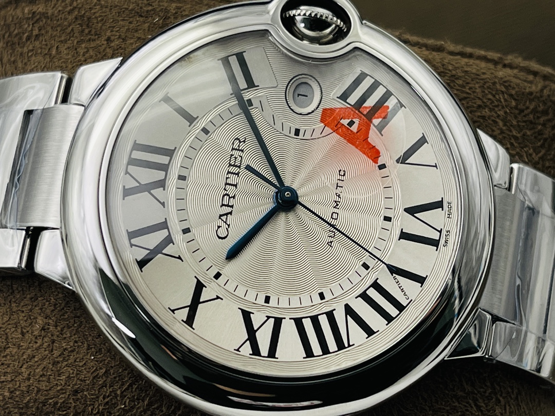 【V6 Factory】力作 市场最高版本 最高复刻 卡家CartierV7升级版 专柜品质！ 1⃣️【市场最高复刻1-1】V6厂最新升级版蓝气球系列  2⃣️直径🈶28MM-33MM-36MM-42MM 3⃣️石英款/机械款-市面最高版本镜面凸形鱼眼！ 4⃣️蓝宝石把头，蓝色宝石颜色！ 5⃣️石英机芯/搭配6T51机芯机械/2824全自动机械机芯!恒久稳定！自动锤已全部升级原装LOGO及日内瓦洗纹！ 蓝气球标杆-V6出品，是您唯一首选！V6出品 必属精品 您值得拥有！