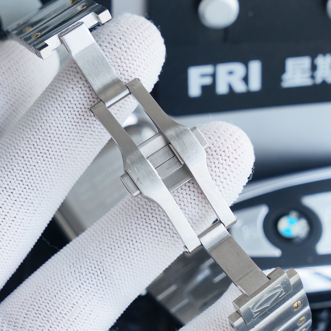 【TW Factory】最高版本 卡家Cartier新款山度士，精彩演绎经典！正品开模， 【机芯】采用广受复刻界推崇的2824自动上旋机芯，直径39.8×47.5×9.08，316L精钢表带，蓝宝石水晶玻璃，防水150米，顶级复刻！TW 诚意之作 打造属于您的DNA 欢迎各路表友品鉴！⚠️请认准独家品质