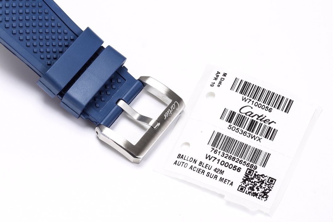 台湾厂F5（市面最新高版本）卡地亚卡利博CALIBRE  DE  CARTIER潜水系列，腕表堪称卡地亚新一代标志性杰作，316精钢表壳，陶瓷超夜光圈口，超强表盘夜光丁，日历与正品一致黑色底白字体显示，蓝宝石蓝光玻璃镜面，42x11mm，搭载Cal.1904-PS 自动机械机芯，进口天然橡胶表带，Super  LumiNova夜光涂层三角时标，时尚与运动结合的潜水表硬朗而霸气，佩戴能突出男士魅力，彰显气质。