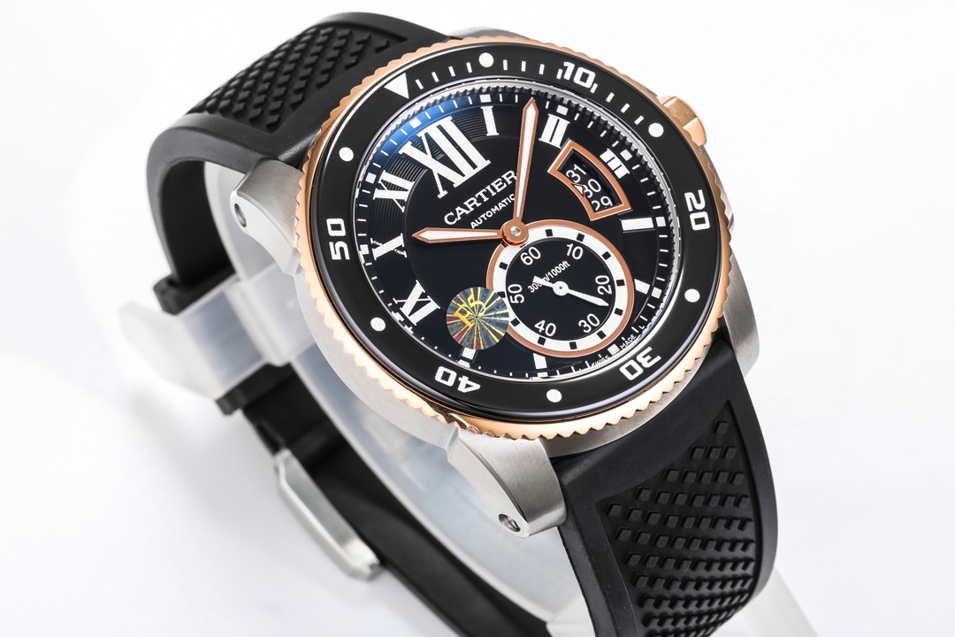 Cartier Calibre de Cartier Diver Collection, 316L stainless steel case, ceramic bezel with ultra-luminescent coating, highly luminous dial markers, sapphire crystal with blue light reflection, 42x11mm dimensions. Powered by the Calibre 1904-PS automatic m