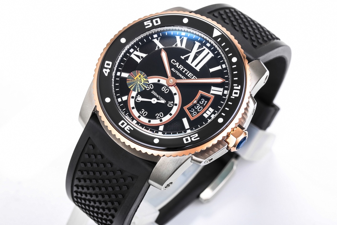 Cartier Calibre de Cartier Diver Collection, 316L stainless steel case, ceramic bezel with ultra-luminescent coating, highly luminous dial markers, sapphire crystal with blue light reflection, 42x11mm dimensions. Powered by the Calibre 1904-PS automatic m