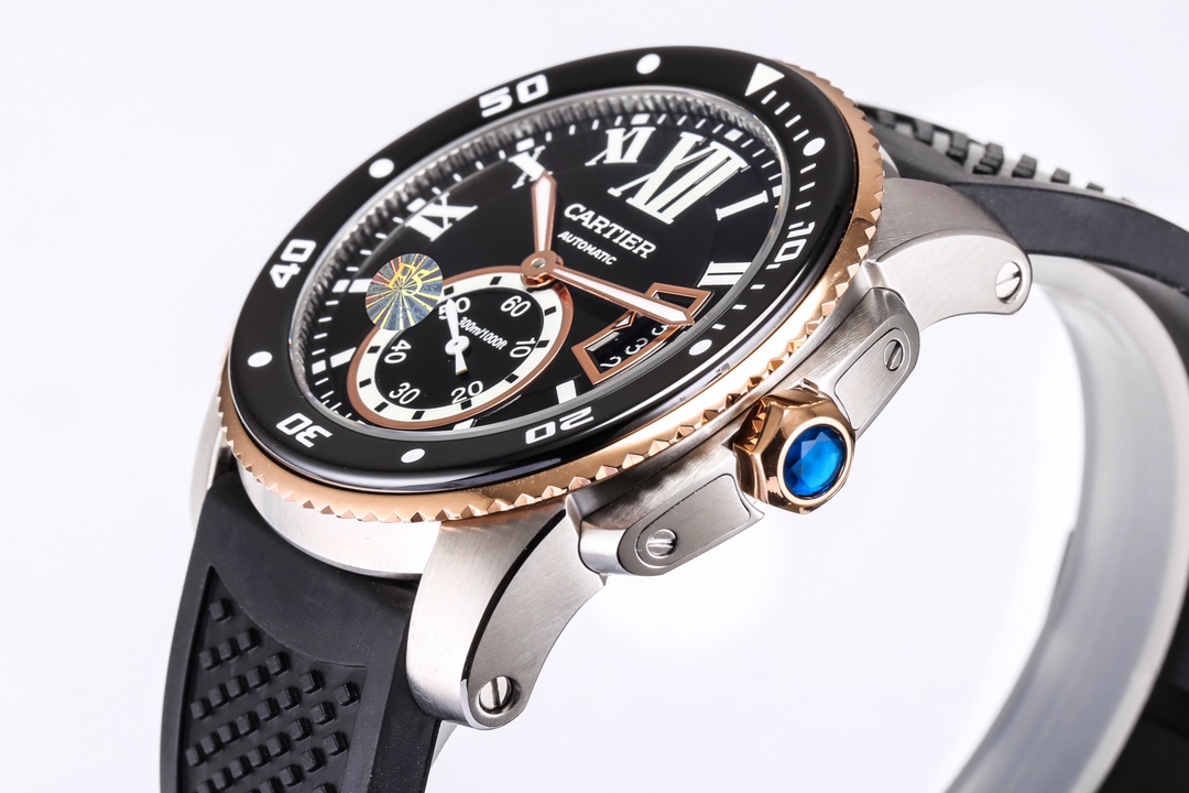 Cartier Calibre de Cartier Diver Collection, 316L stainless steel case, ceramic bezel with ultra-luminescent coating, highly luminous dial markers, sapphire crystal with blue light reflection, 42x11mm dimensions. Powered by the Calibre 1904-PS automatic m