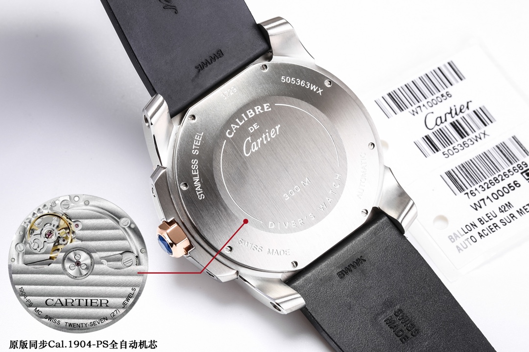 Cartier Calibre de Cartier Diver Collection, 316L stainless steel case, ceramic bezel with ultra-luminescent coating, highly luminous dial markers, sapphire crystal with blue light reflection, 42x11mm dimensions. Powered by the Calibre 1904-PS automatic m