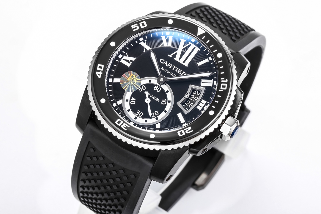 Cartier Calibre Diving Collection, 316L stainless steel case, ceramic bezel with ultra-luminescent coating, highly luminous dial markers, sapphire crystal with blue light reflection, 42x11mm dimensions. Powered by the Calibre 1904-PS automatic mechanical 