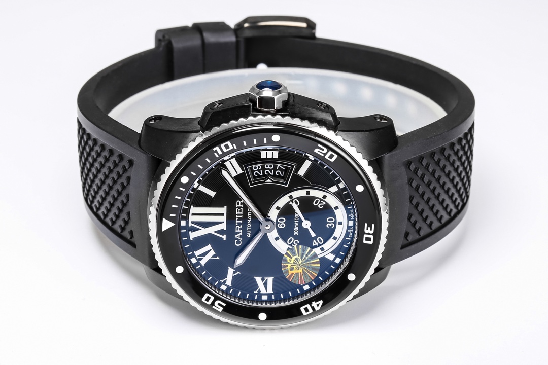 Cartier Calibre Diving Collection, 316L stainless steel case, ceramic bezel with ultra-luminescent coating, highly luminous dial markers, sapphire crystal with blue light reflection, 42x11mm dimensions. Powered by the Calibre 1904-PS automatic mechanical 