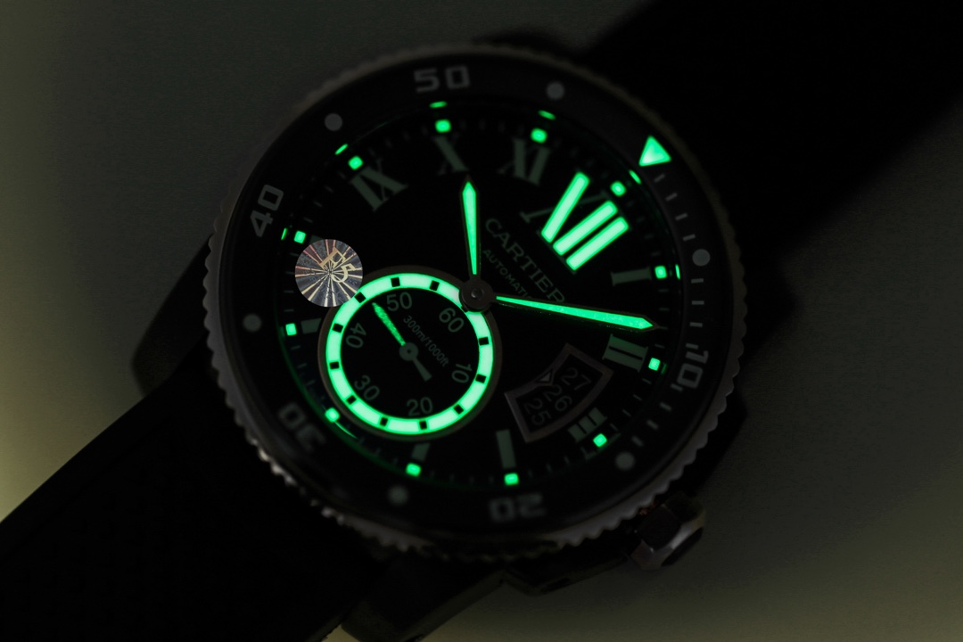 Cartier Calibre Diving Collection, 316L stainless steel case, ceramic bezel with ultra-luminescent coating, highly luminous dial markers, sapphire crystal with blue light reflection, 42x11mm dimensions. Powered by the Calibre 1904-PS automatic mechanical 