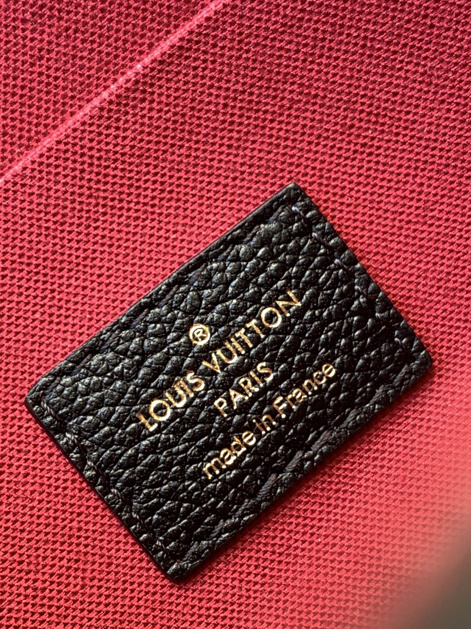 【Premium Genuine Leather M80482 Black】 This Pochette Félicie chain bag features Monogram Empreinte leather embossed with the Monogram pattern. Its envelope-style structure includes a removable inner pouch. Simply attach the chain to effortlessly switch be