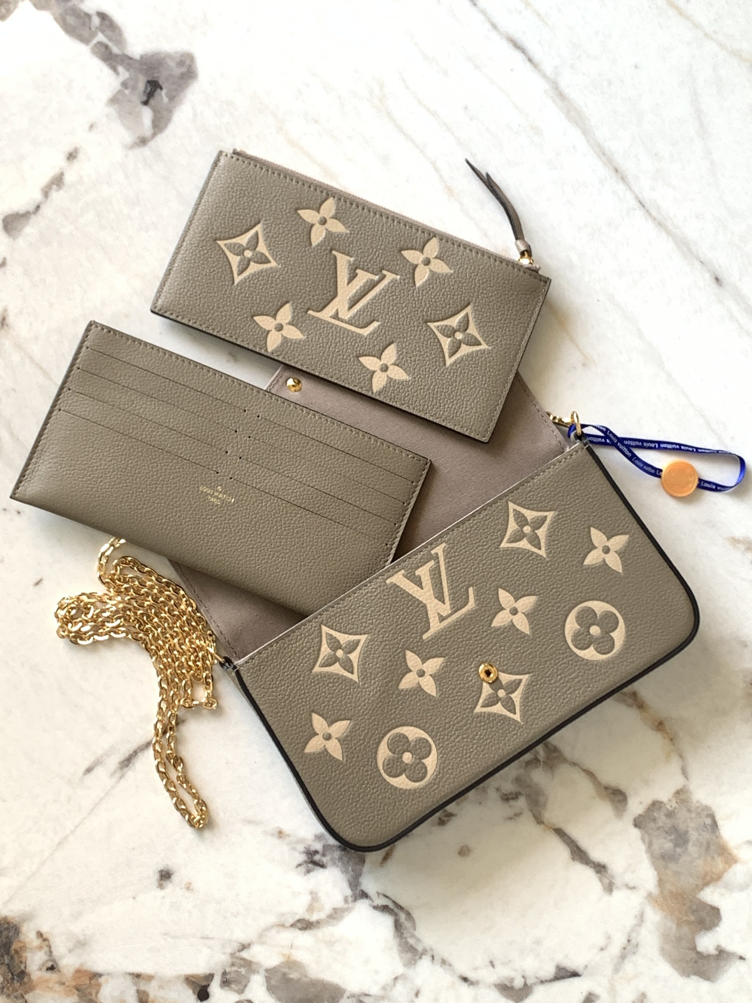 【Premium Original Leather M69977 Elephant Gray】 This Pochette Félicie chain bag features Monogram Empreinte leather embossed with the Monogram pattern. Its envelope-style structure includes a removable inner pouch. Simply attach the chain to effortlessly 