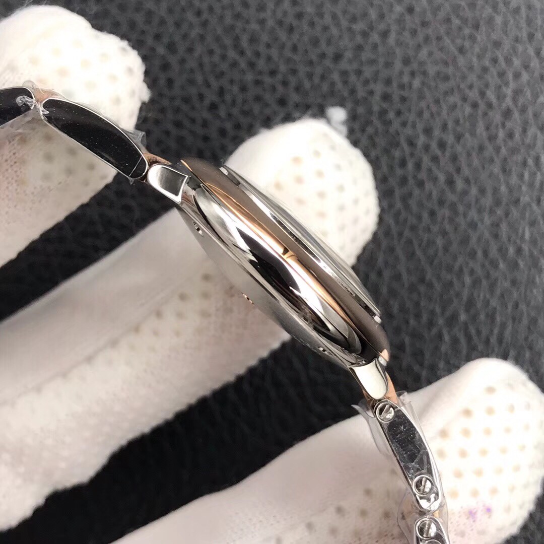 卡地亚 小气球 为性价比最好的女款  瑞士朗达石英机芯 28mm 娇小玲珑  淬火蓝钢指针 表把头晶石由手工打磨而成