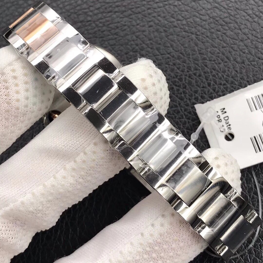 卡地亚 小气球 为性价比最好的女款  瑞士朗达石英机芯 28mm 娇小玲珑  淬火蓝钢指针 表把头晶石由手工打磨而成