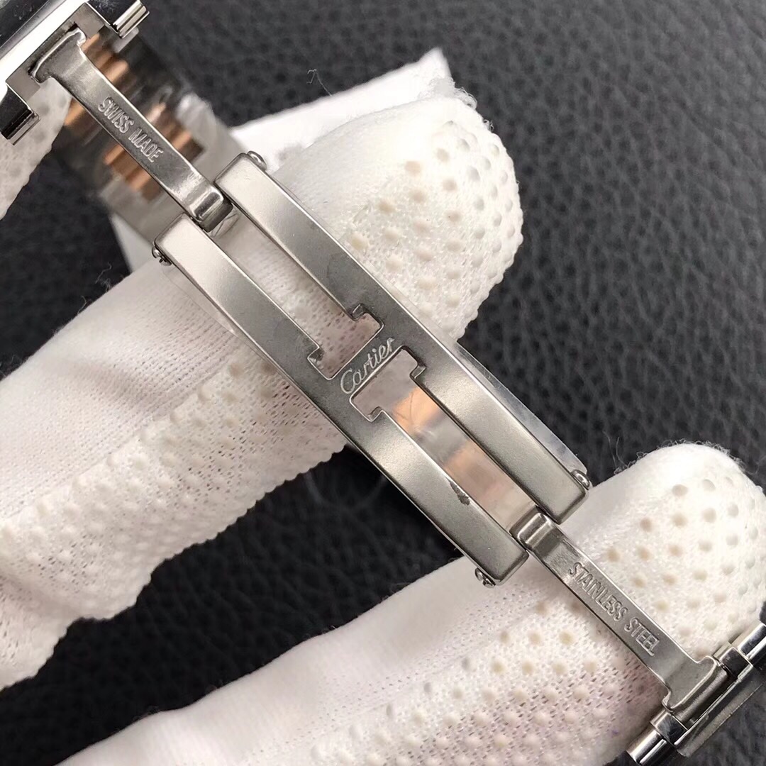 卡地亚 小气球 为性价比最好的女款  瑞士朗达石英机芯 28mm 娇小玲珑  淬火蓝钢指针 表把头晶石由手工打磨而成