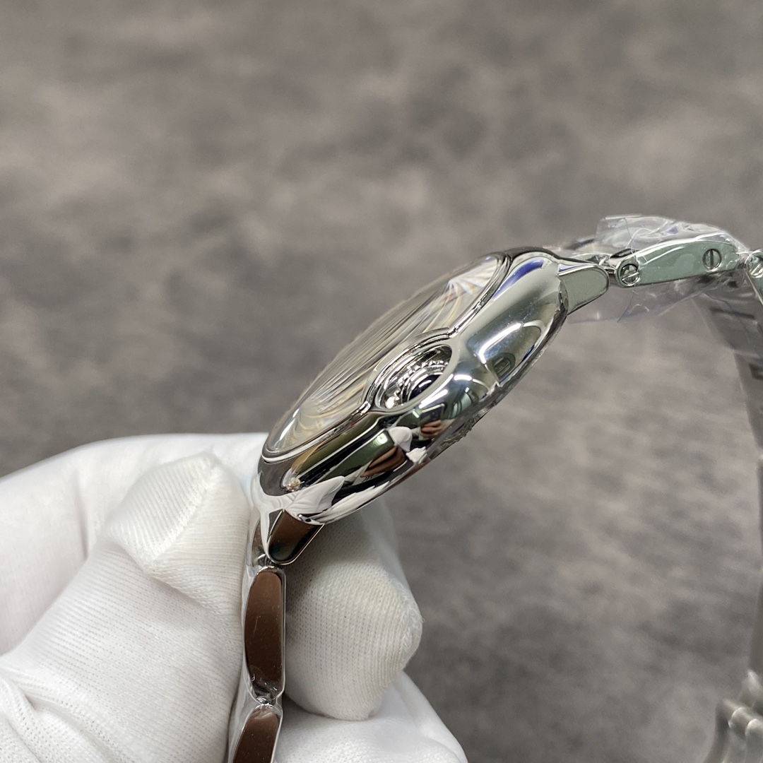 Cartier Ballon Bleu 33mm Ladies' Watch, 33mm case diameter 