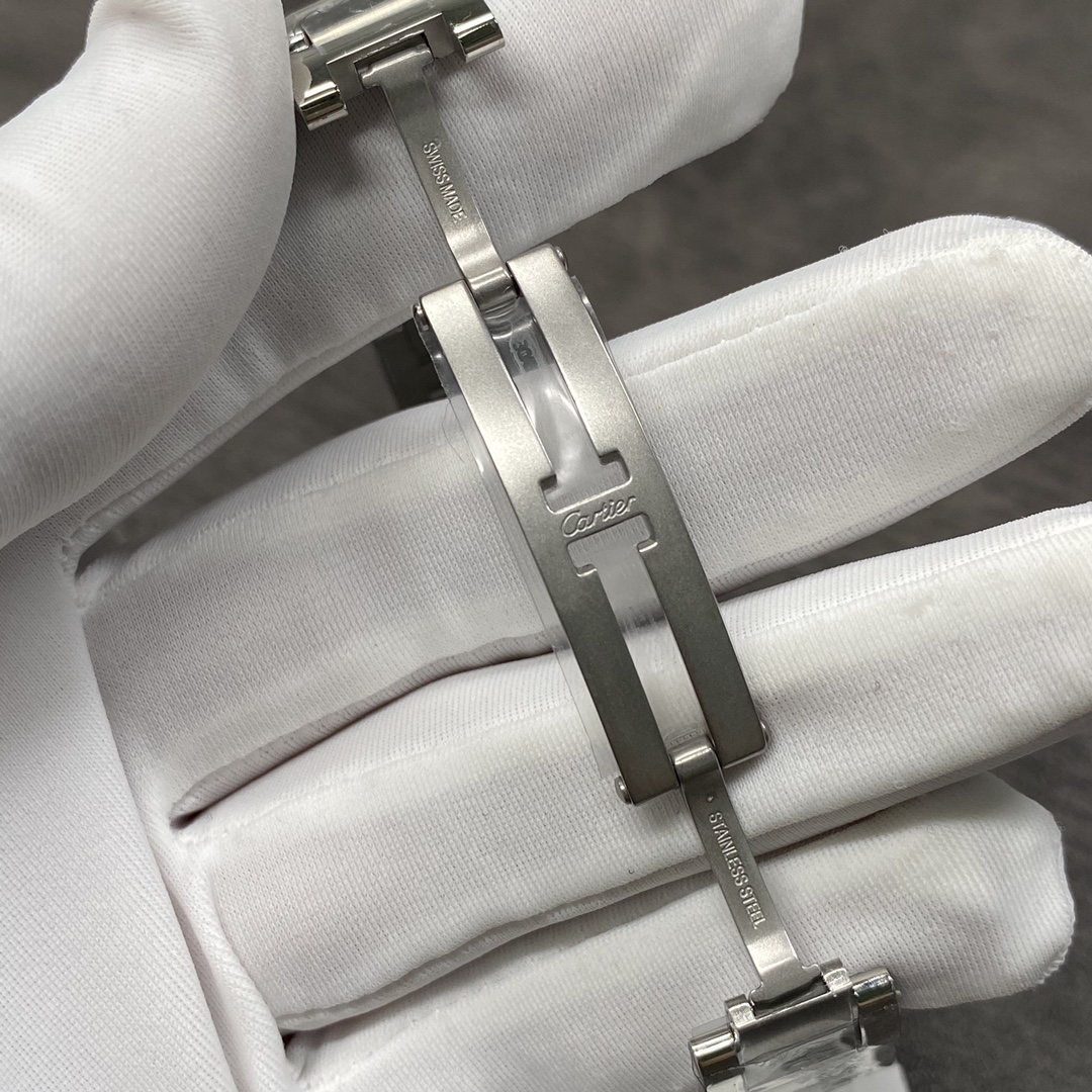 Cartier Ballon Bleu 33mm Ladies' Watch, 33mm case diameter 