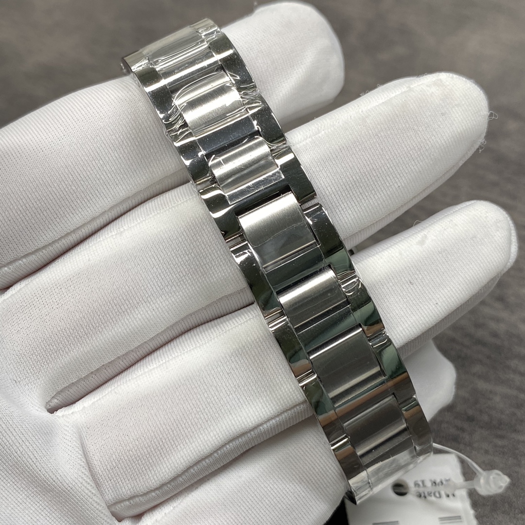 Cartier Ballon Bleu 33mm Ladies' Watch, 33mm case diameter 