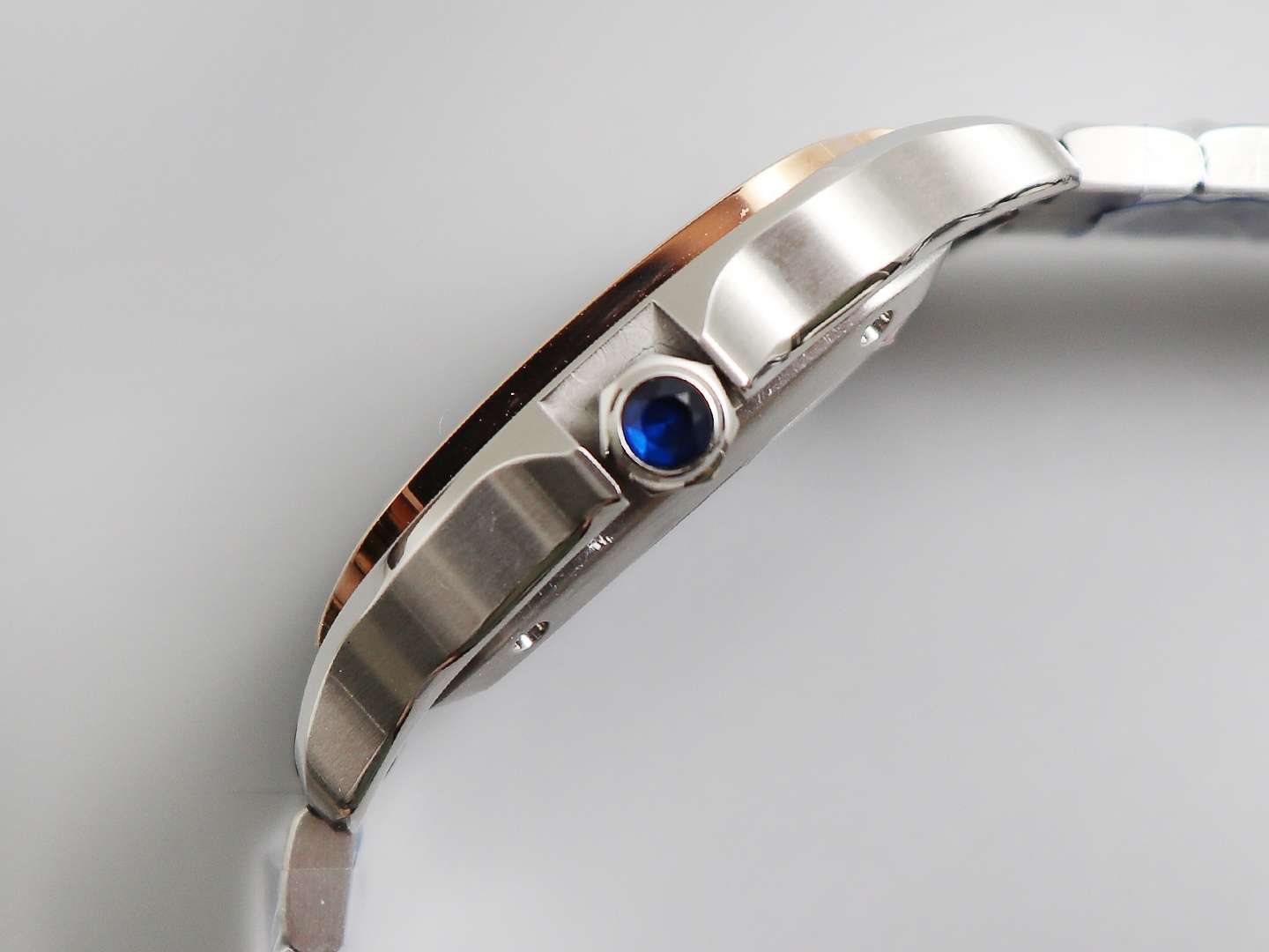 Ladies' Medium - Cartier New Santos Case: 316L stainless steel Dial: Gradient blue Hands: Swiss-crafted burnt steel blue Glass: Swiss anti-reflective coating/anti-scratch/anti-fingerprint AF treatment Strap: Features ergonomic SmartLink detachment system.