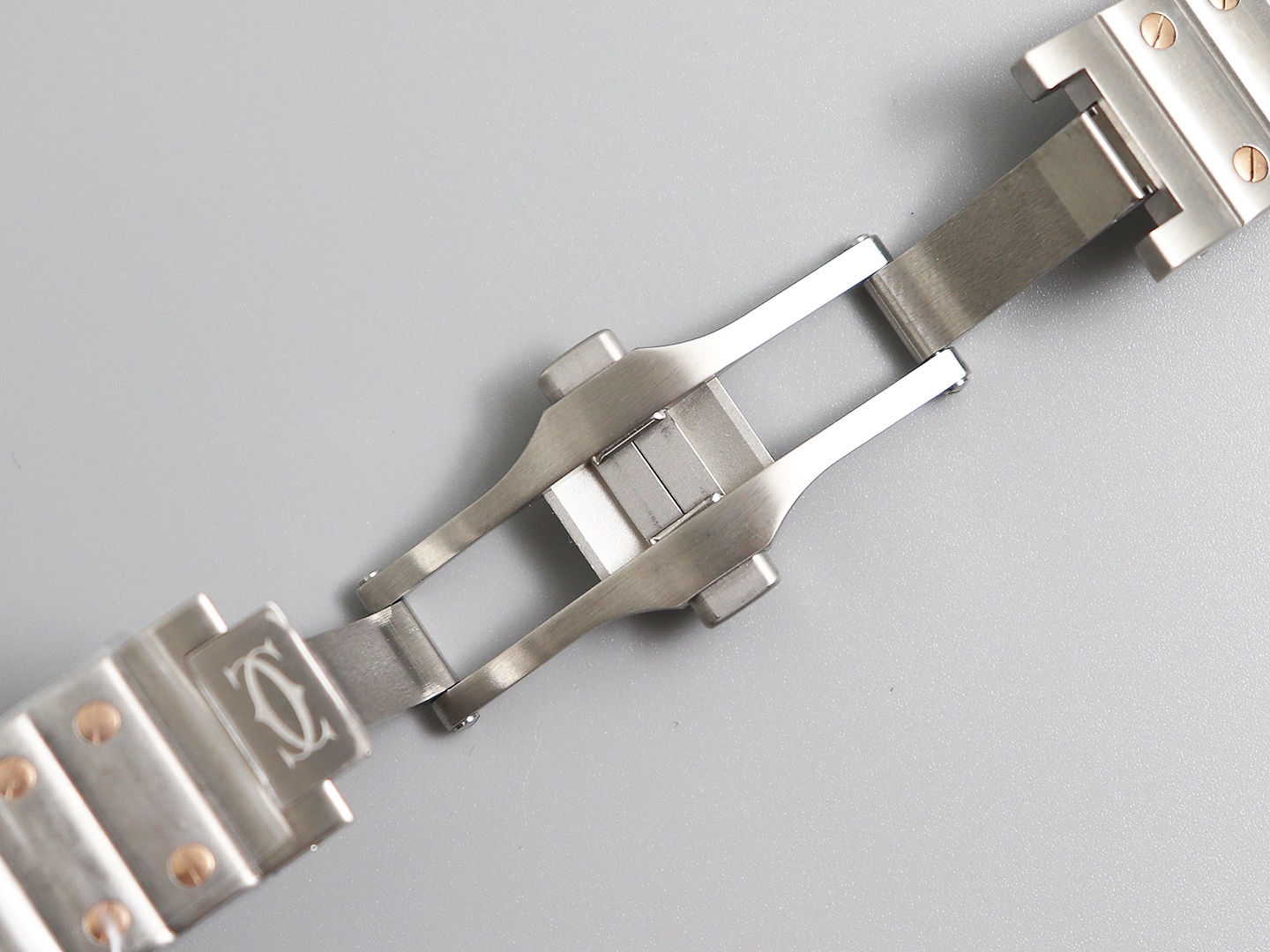 Ladies' Medium - Cartier New Santos Case: 316L stainless steel Dial: Gradient blue Hands: Swiss-crafted burnt steel blue Glass: Swiss anti-reflective coating/anti-scratch/anti-fingerprint AF treatment Strap: Features ergonomic SmartLink detachment system.