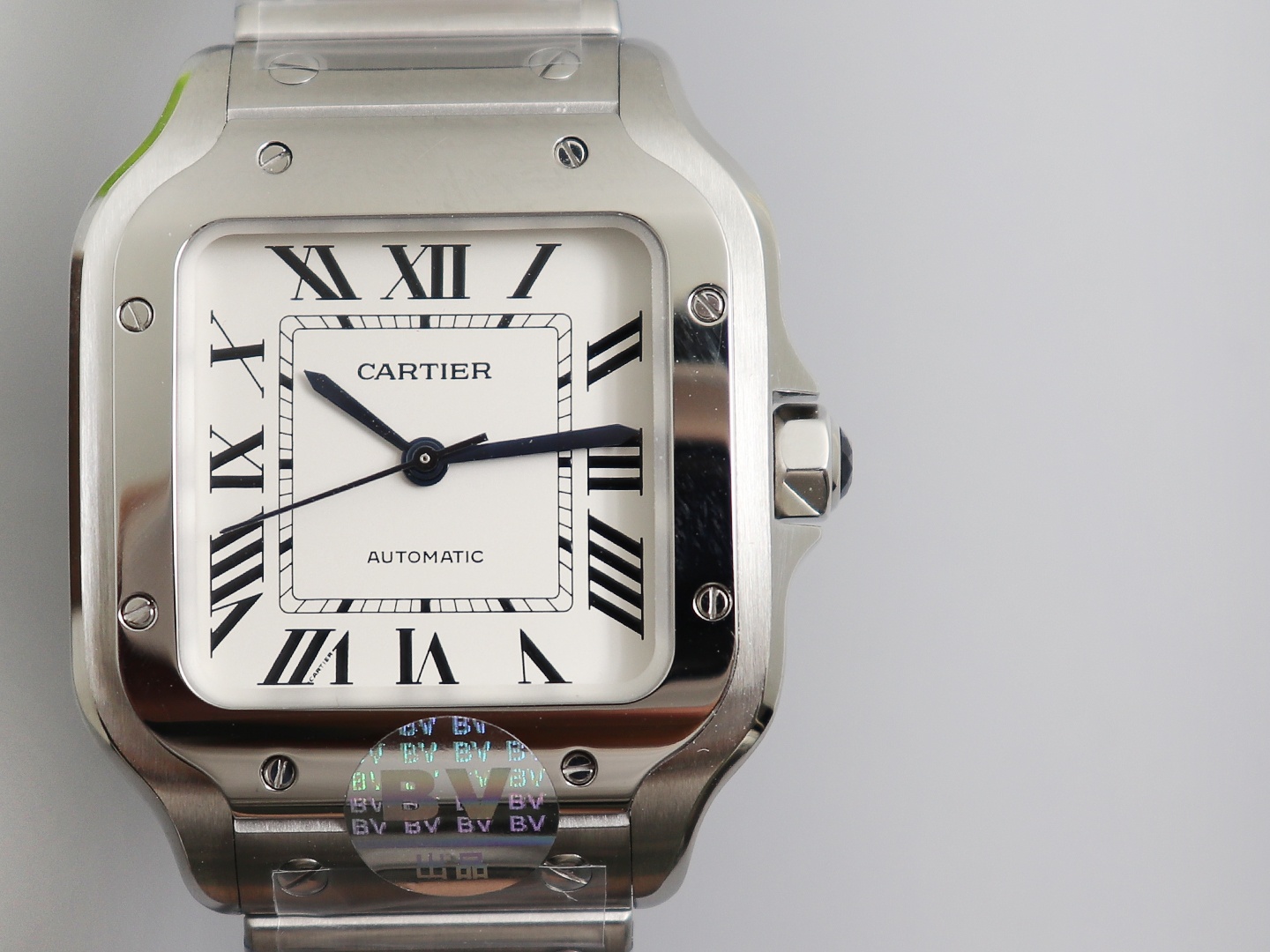 Cartier New Santos Case: 316L stainless steel Dial: Gradient blue Hands: Swiss-crafted burnt steel blue Glass: Swiss anti-reflective coating/anti-scratch/anti-fingerprint AF treatment Strap: Features ergonomic SmartLink detachment system. mm Crown: Multi-