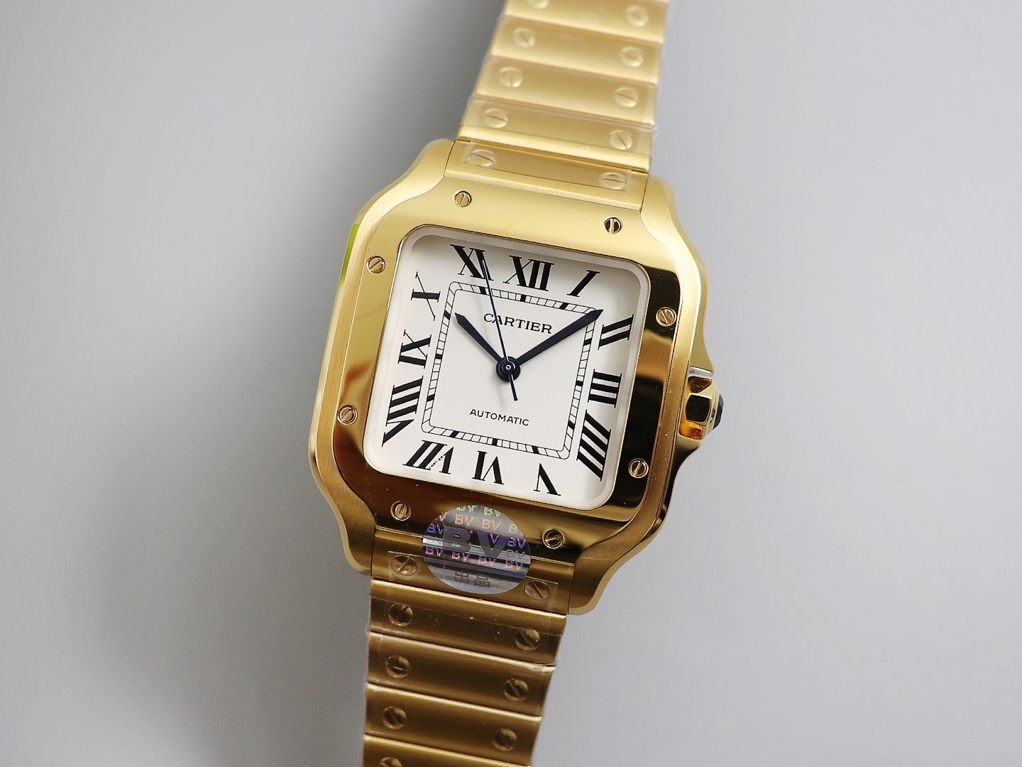 Cartier New Santos Ladies Medium Case: 316L stainless steel Dial: Gradient blue hands: Swiss-crafted burnt steel blue Glass: Swiss anti-reflective coating/anti-scratch/anti-fingerprint AF treatment Strap: Features ergonomic SmartLink detachment system. mm