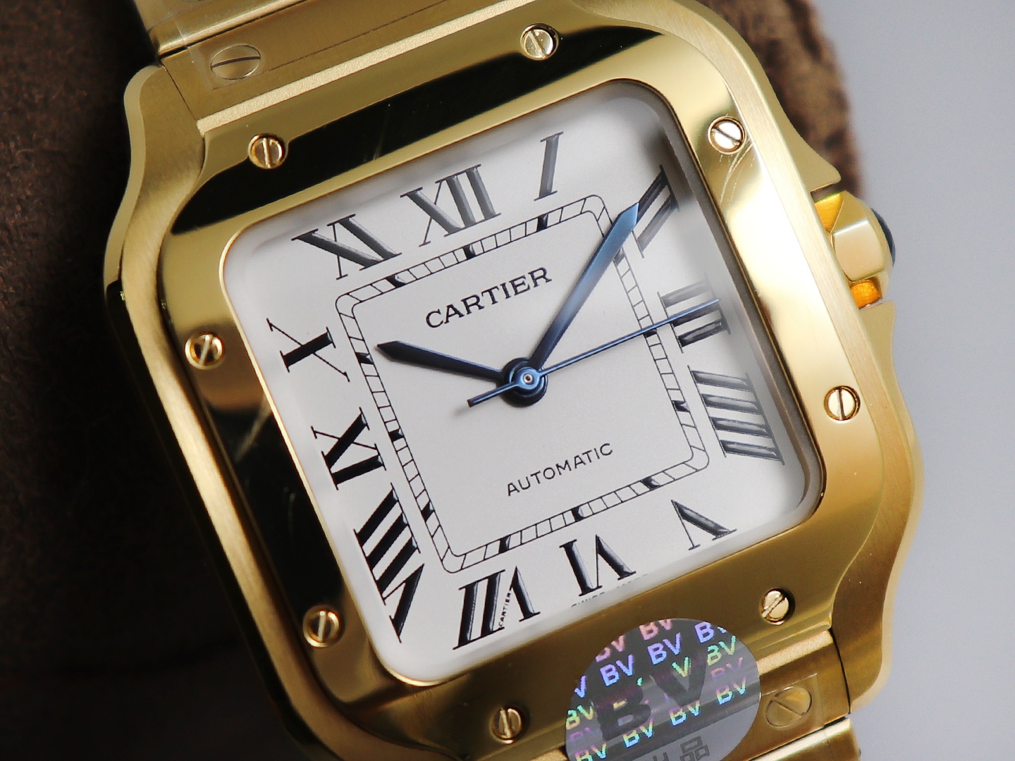 Cartier New Santos Ladies Medium Case: 316L stainless steel Dial: Gradient blue hands: Swiss-crafted burnt steel blue Glass: Swiss anti-reflective coating/anti-scratch/anti-fingerprint AF treatment Strap: Features ergonomic SmartLink detachment system. mm