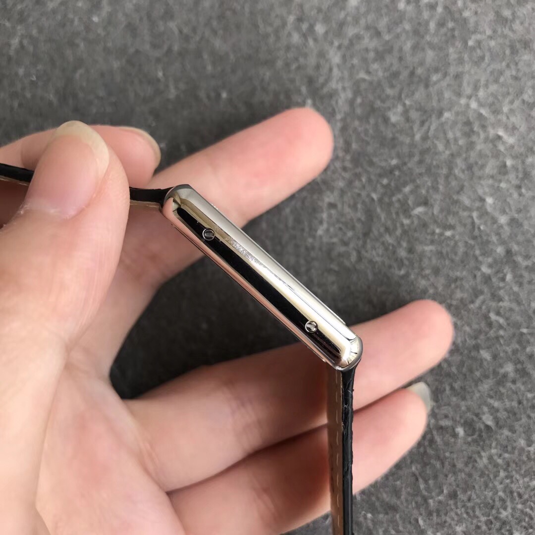 Cartier Solo Tank Ladies' Watch! Player-customised timepiece, authentic model fully disassembled for moulding, components interchangeable with genuine article. Quenched and fired blue steel hands, case sides featuring identical flush-head genuine screws a