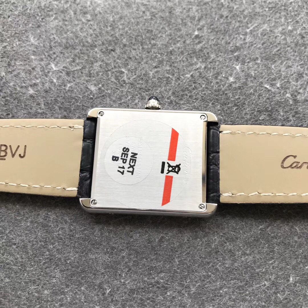 Cartier Solo Tank Ladies' Watch! Player-customised timepiece, authentic model fully disassembled for moulding, components interchangeable with genuine article. Quenched and fired blue steel hands, case sides featuring identical flush-head genuine screws a