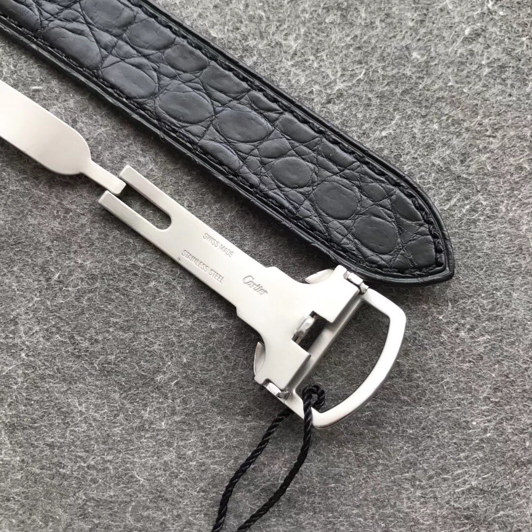 Cartier Solo Tank Ladies' Watch! Player-customised timepiece, authentic model fully disassembled for moulding, components interchangeable with genuine article. Quenched and fired blue steel hands, case sides featuring identical flush-head genuine screws a