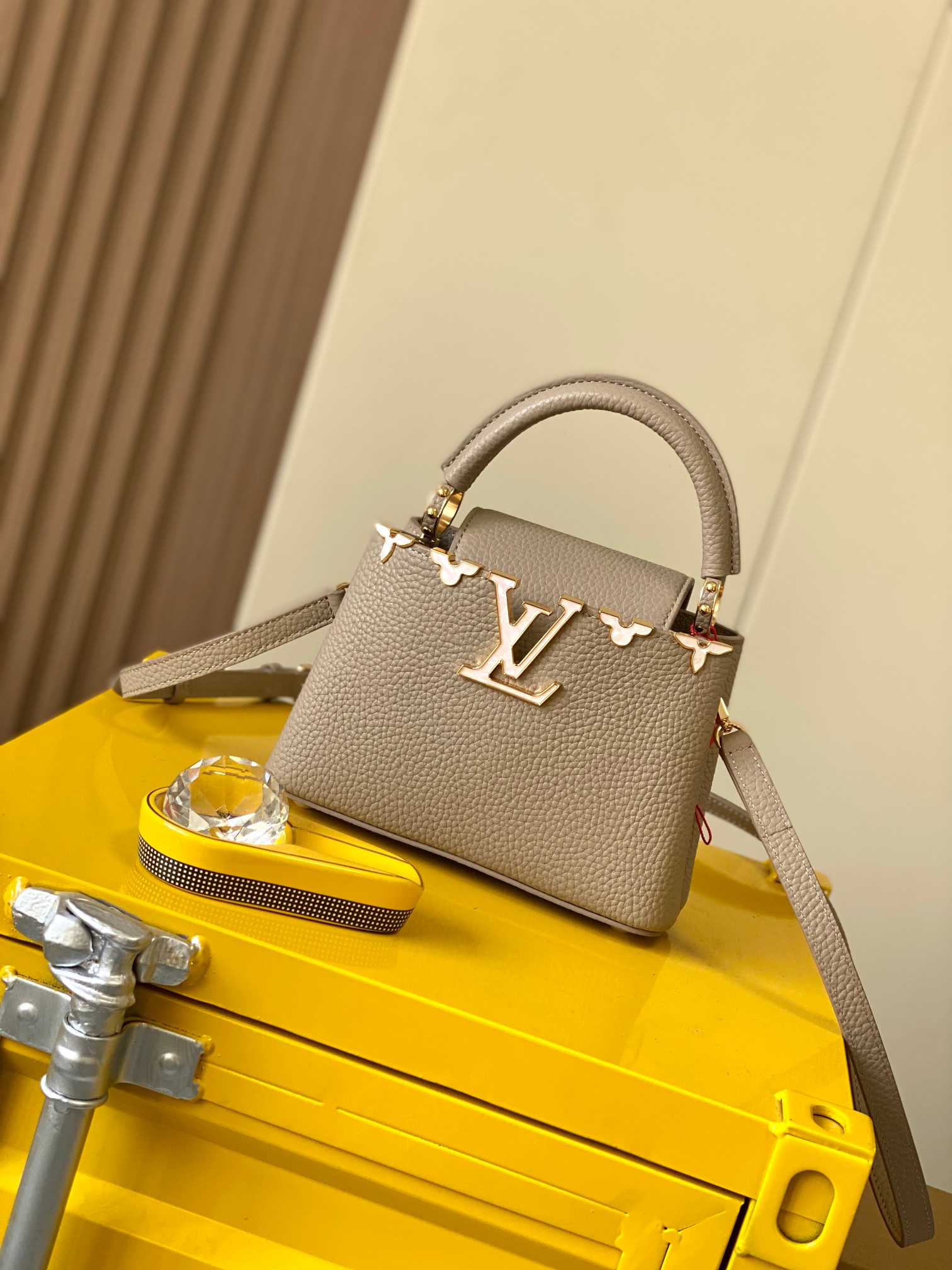 Exclusive for Resellers  M23330 Elephant Gray White Shell Buckle