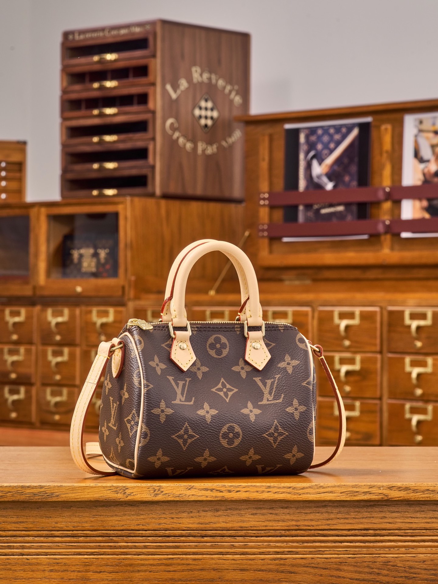 M61252: MB Brand ~ Latest coated fabric, dynamic UID variable-code chip, solid steel hardware with thick plating, imported leather Dimensions: 16x11x9CM