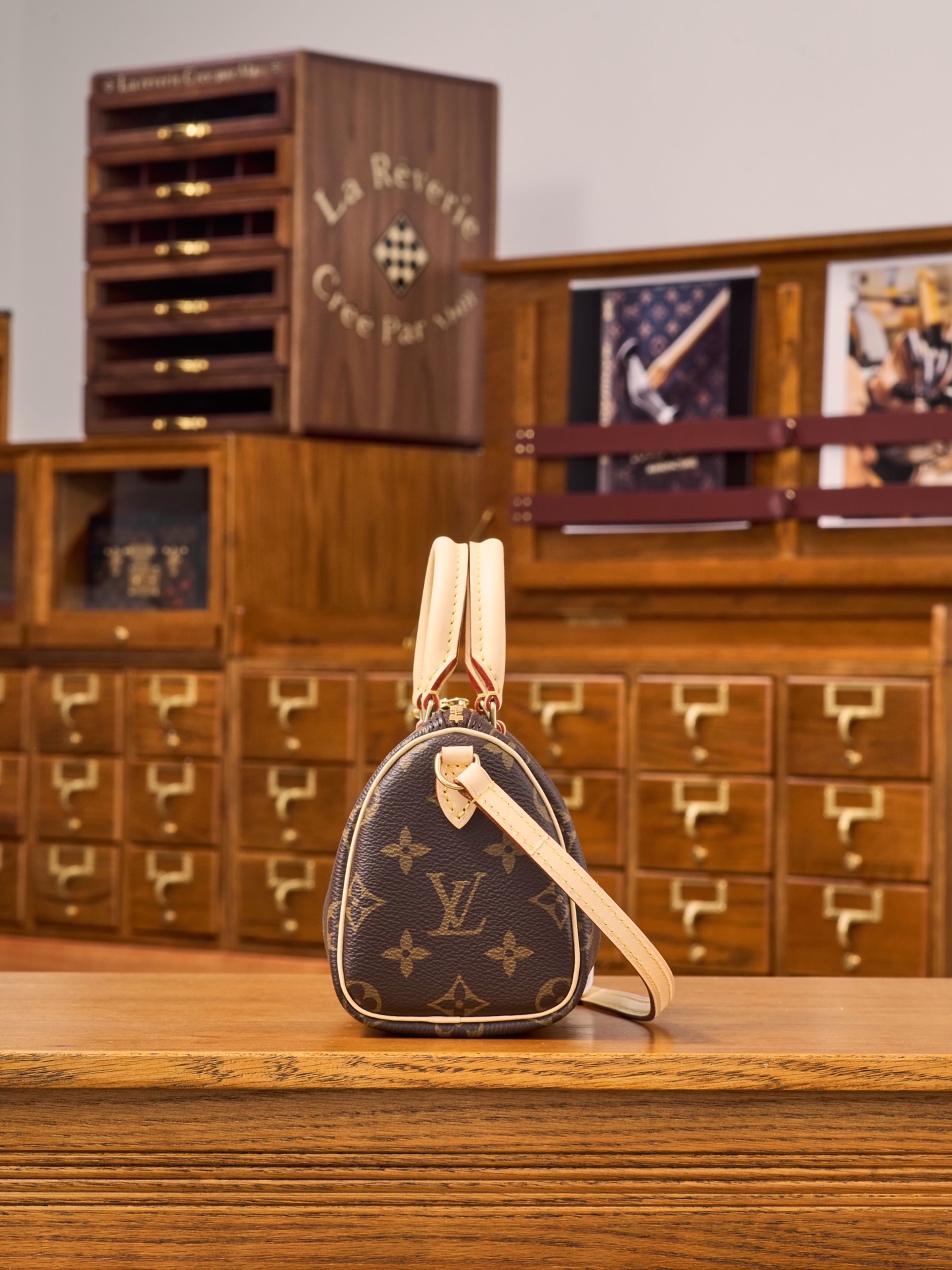 M61252: MB Brand ~ Latest coated fabric, dynamic UID variable-code chip, solid steel hardware with thick plating, imported leather Dimensions: 16x11x9CM