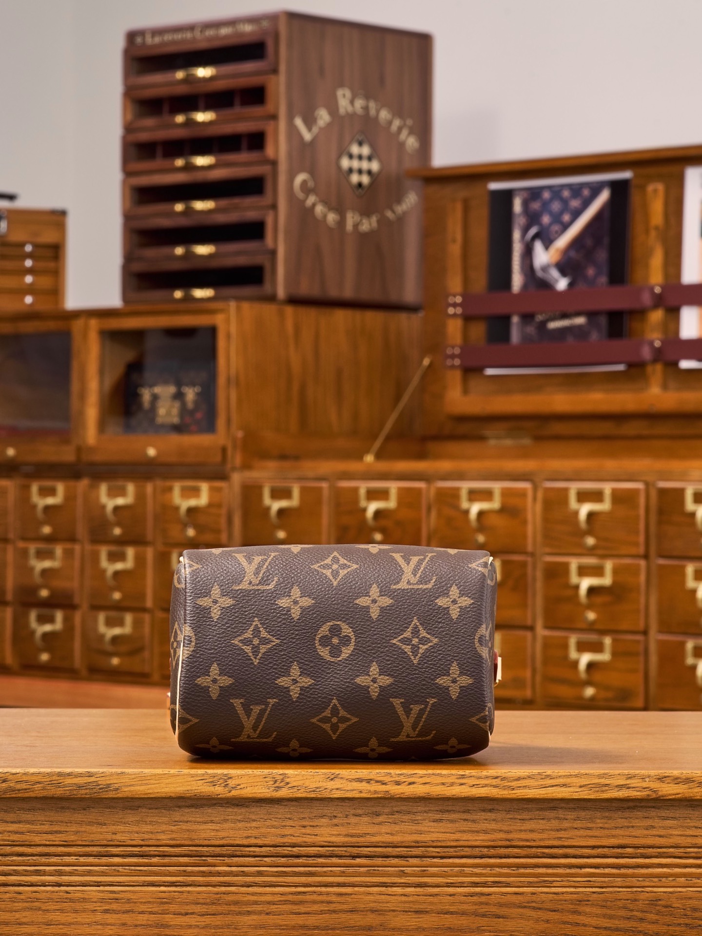 M61252: MB Brand ~ Latest coated fabric, dynamic UID variable-code chip, solid steel hardware with thick plating, imported leather Dimensions: 16x11x9CM