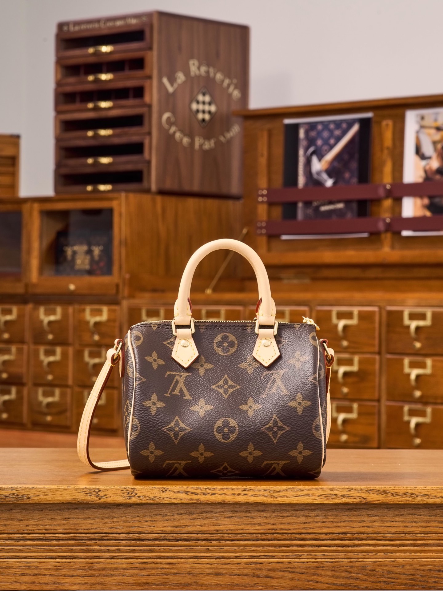 M61252: MB Brand ~ Latest coated fabric, dynamic UID variable-code chip, solid steel hardware with thick plating, imported leather Dimensions: 16x11x9CM