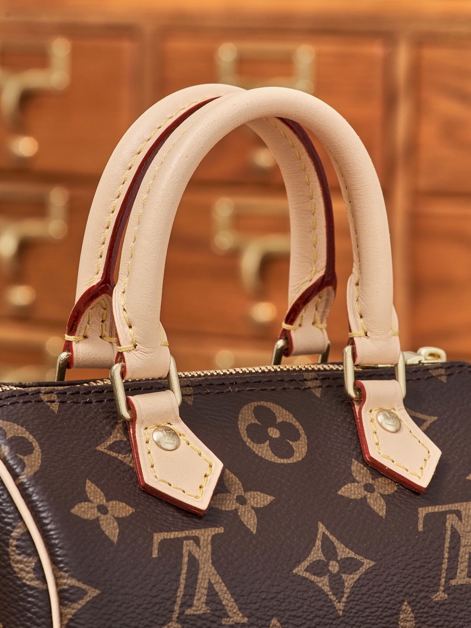 M61252: MB Brand ~ Latest coated fabric, dynamic UID variable-code chip, solid steel hardware with thick plating, imported leather Dimensions: 16x11x9CM