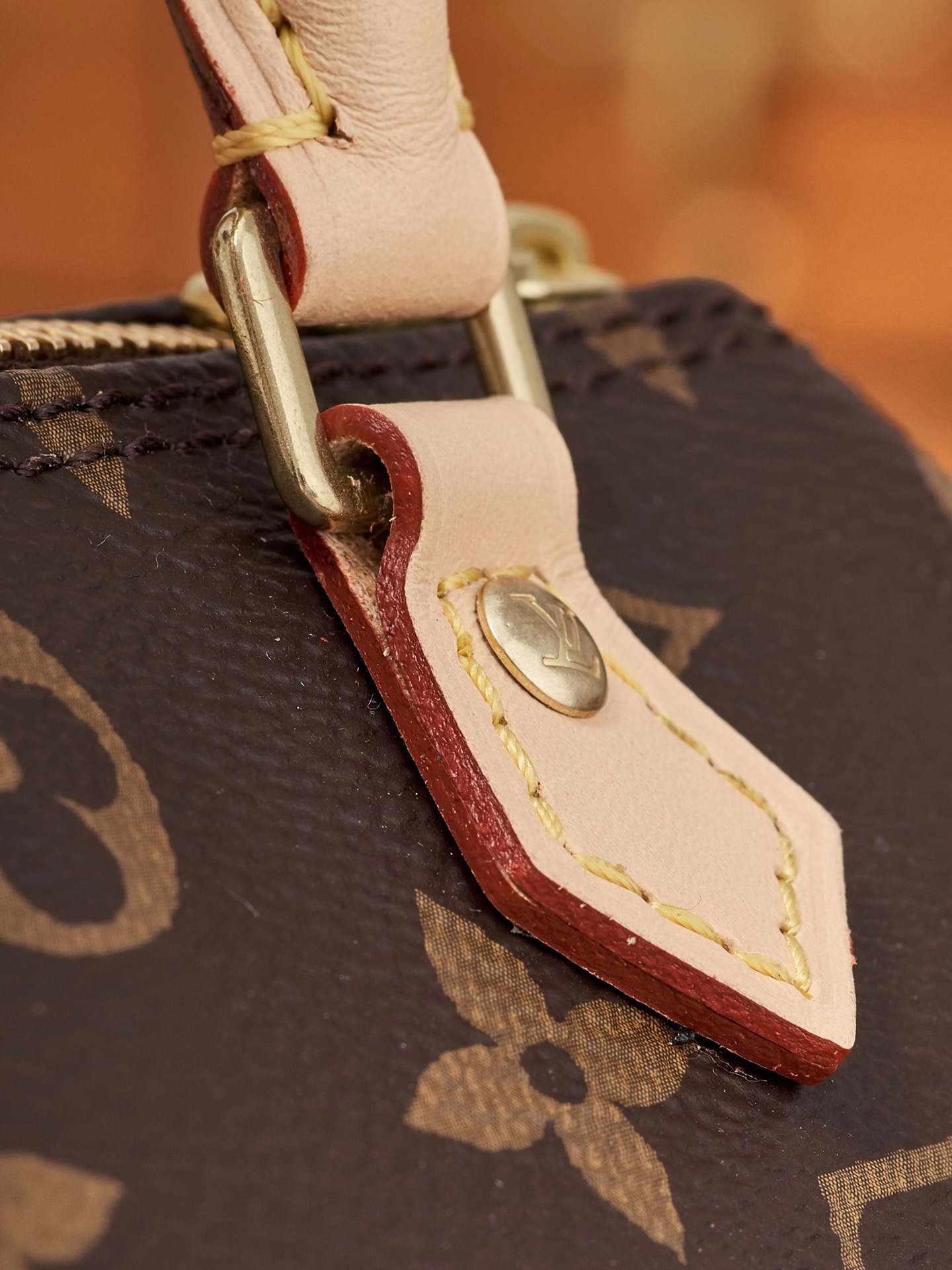 M61252: MB Brand ~ Latest coated fabric, dynamic UID variable-code chip, solid steel hardware with thick plating, imported leather Dimensions: 16x11x9CM