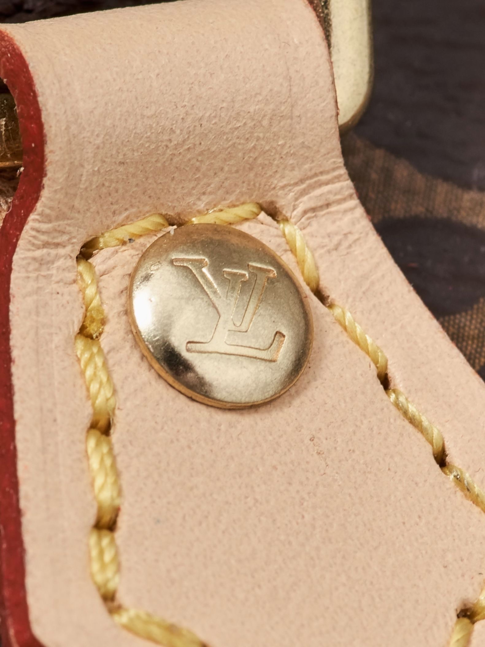 M61252: MB Brand ~ Latest coated fabric, dynamic UID variable-code chip, solid steel hardware with thick plating, imported leather Dimensions: 16x11x9CM