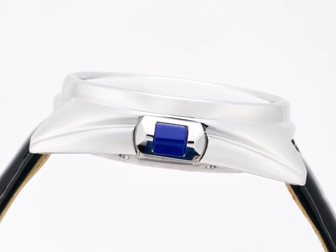 Cartier Key. The key to time unlocks the door to elegance. Crafted from 316 stainless steel, this key features a diameter of 40mm for men and 35mm for women.