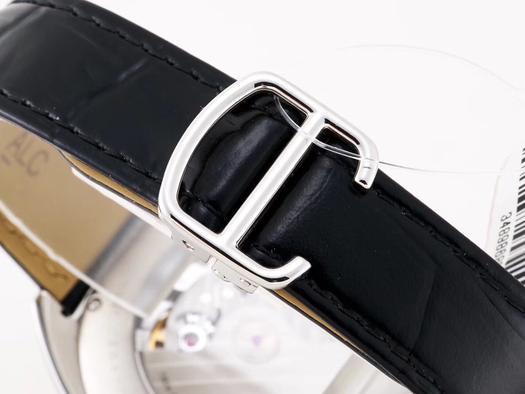 Cartier Key. The key to time unlocks the door to elegance. Crafted from 316 stainless steel, this key features a diameter of 40mm for men and 35mm for women.