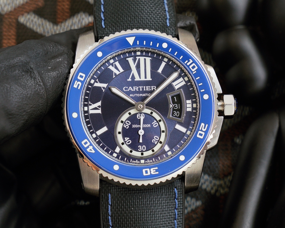 Cartier Calibre de Cartier Diver Collection, 316L stainless steel case, ceramic bezel with luminescent markers, sapphire crystal with blue anti-reflective coating, 42x11mm dimensions. Powered by the Calibre 1904-PS automatic mechanical movement. This dive